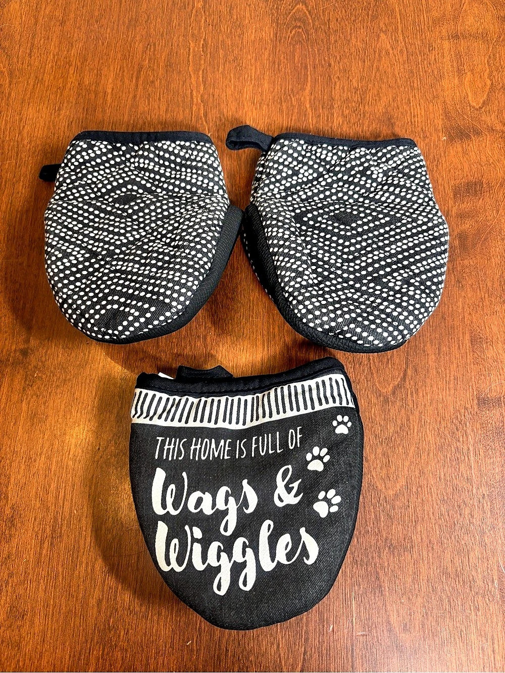 Home Collection Black & White Dog Lover Oven Mitt & Pot Holder Set (3 Pcs)